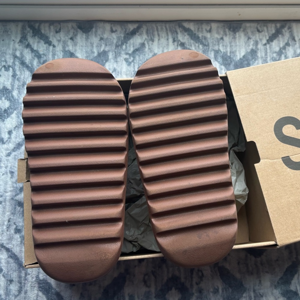 Authentic Yeezy slides Flax Sz 8-Excellent! with Box! - Picture 7 of 15